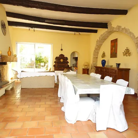 Gite-famille Nombreuse-seminaire-patio Ornaisons