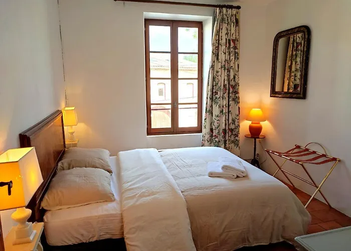 Gite-famille Nombreuse-seminaire-patio Casa de Férias *